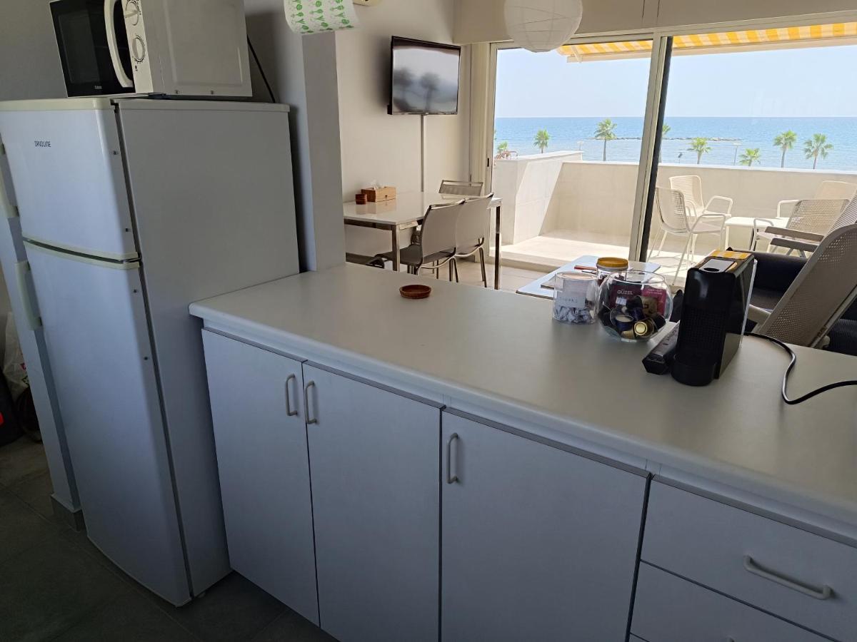 Julie'S Beach House オロクリニ エクステリア 写真