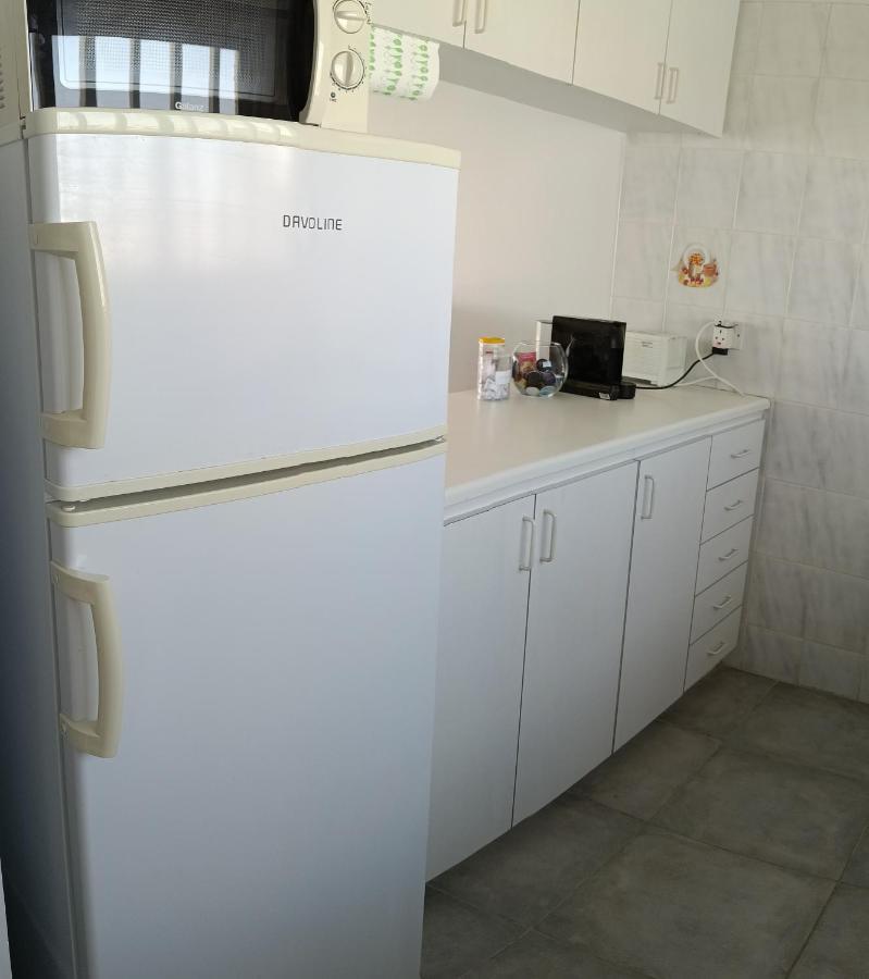 Julie'S Beach House オロクリニ エクステリア 写真