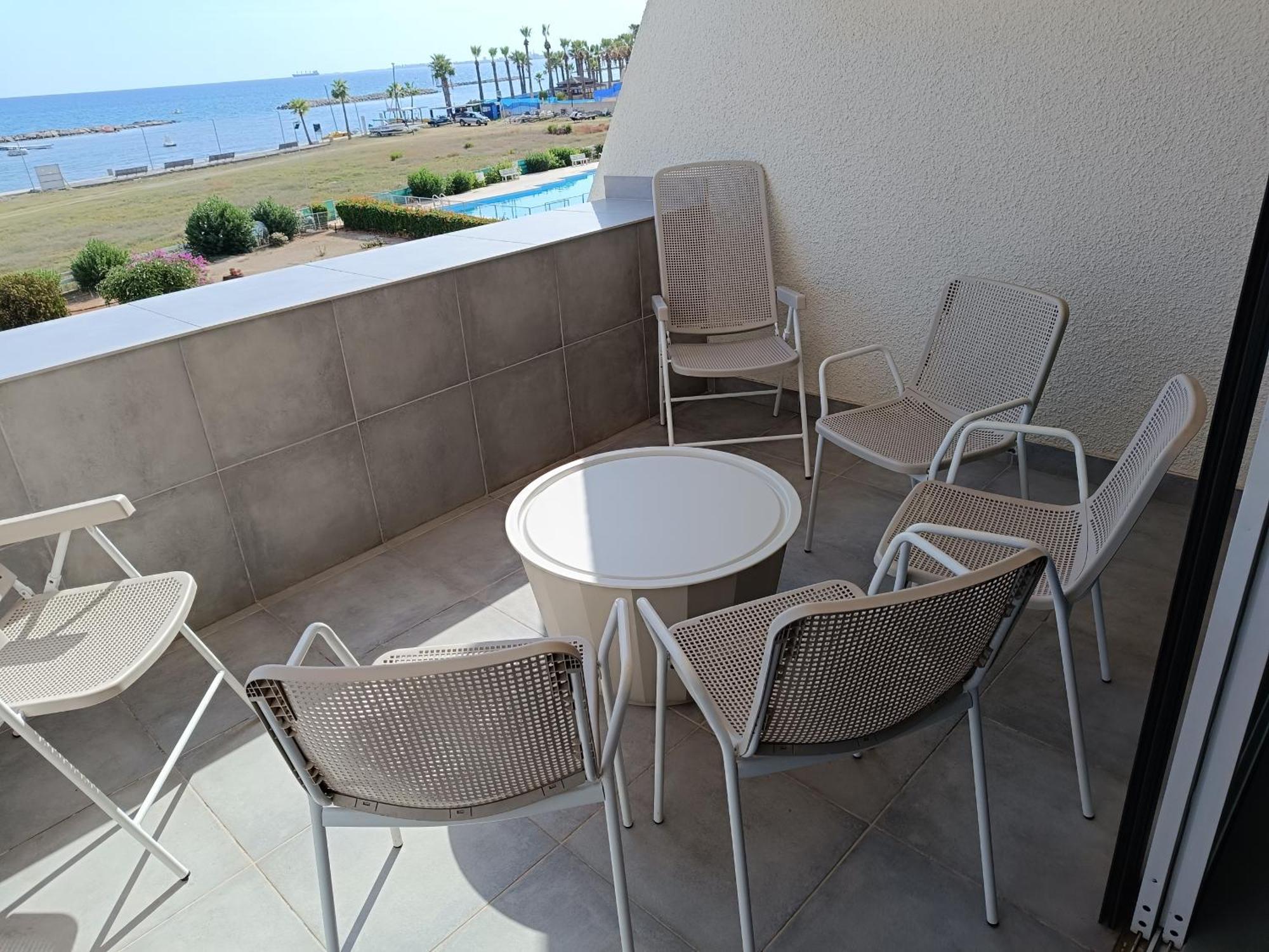 Julie'S Beach House オロクリニ エクステリア 写真