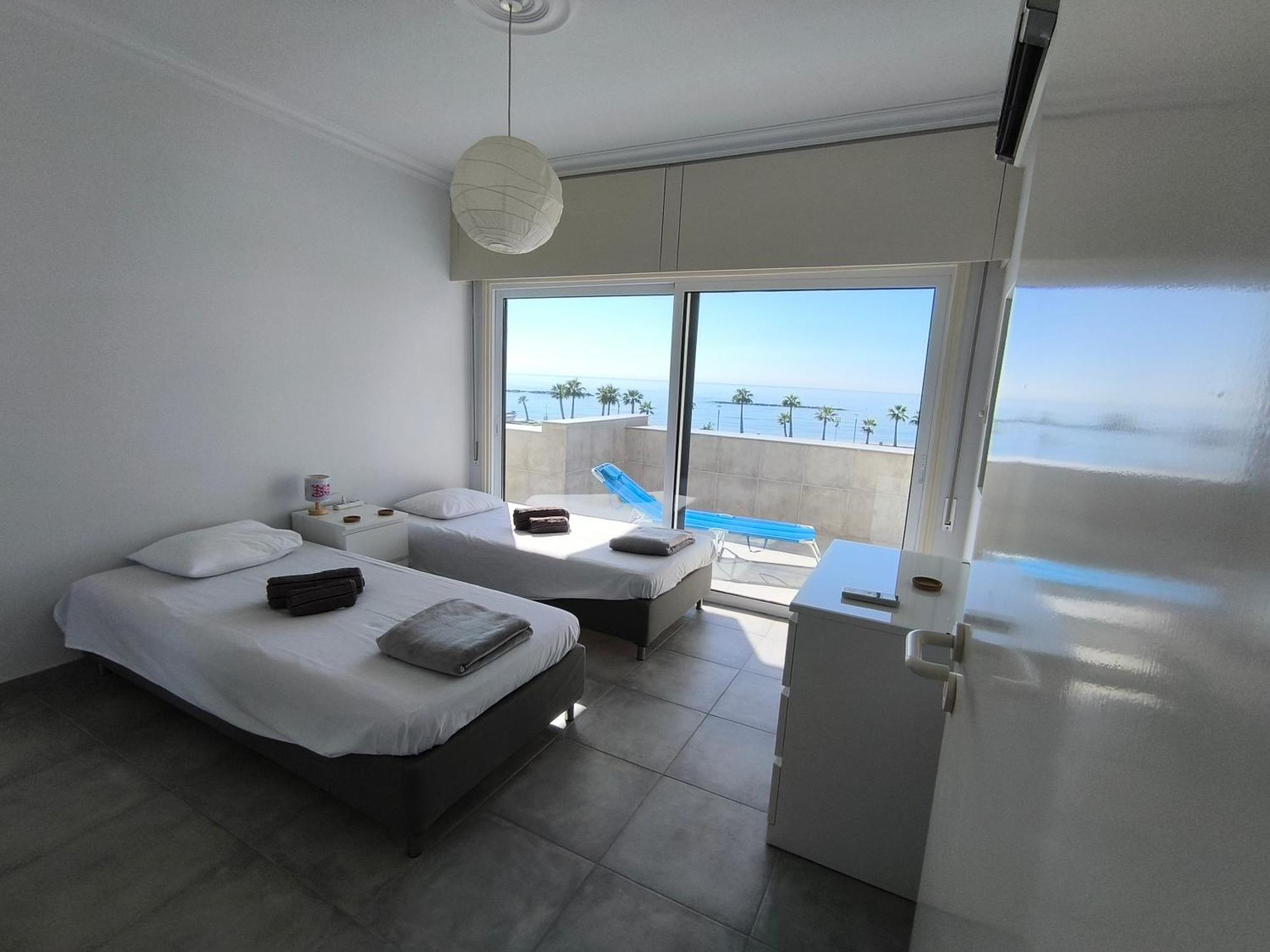 Julie'S Beach House オロクリニ エクステリア 写真